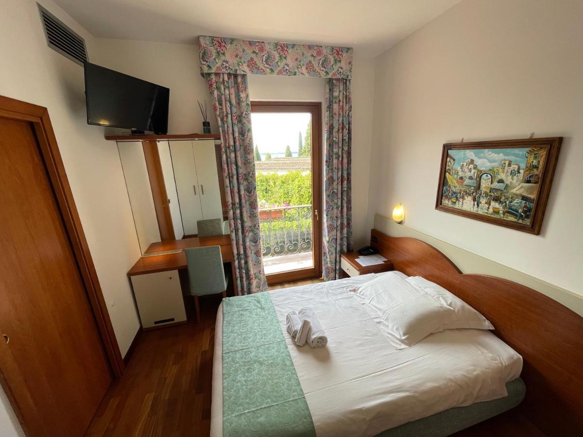 Hotel Meridiana Sirmione Bagian luar foto