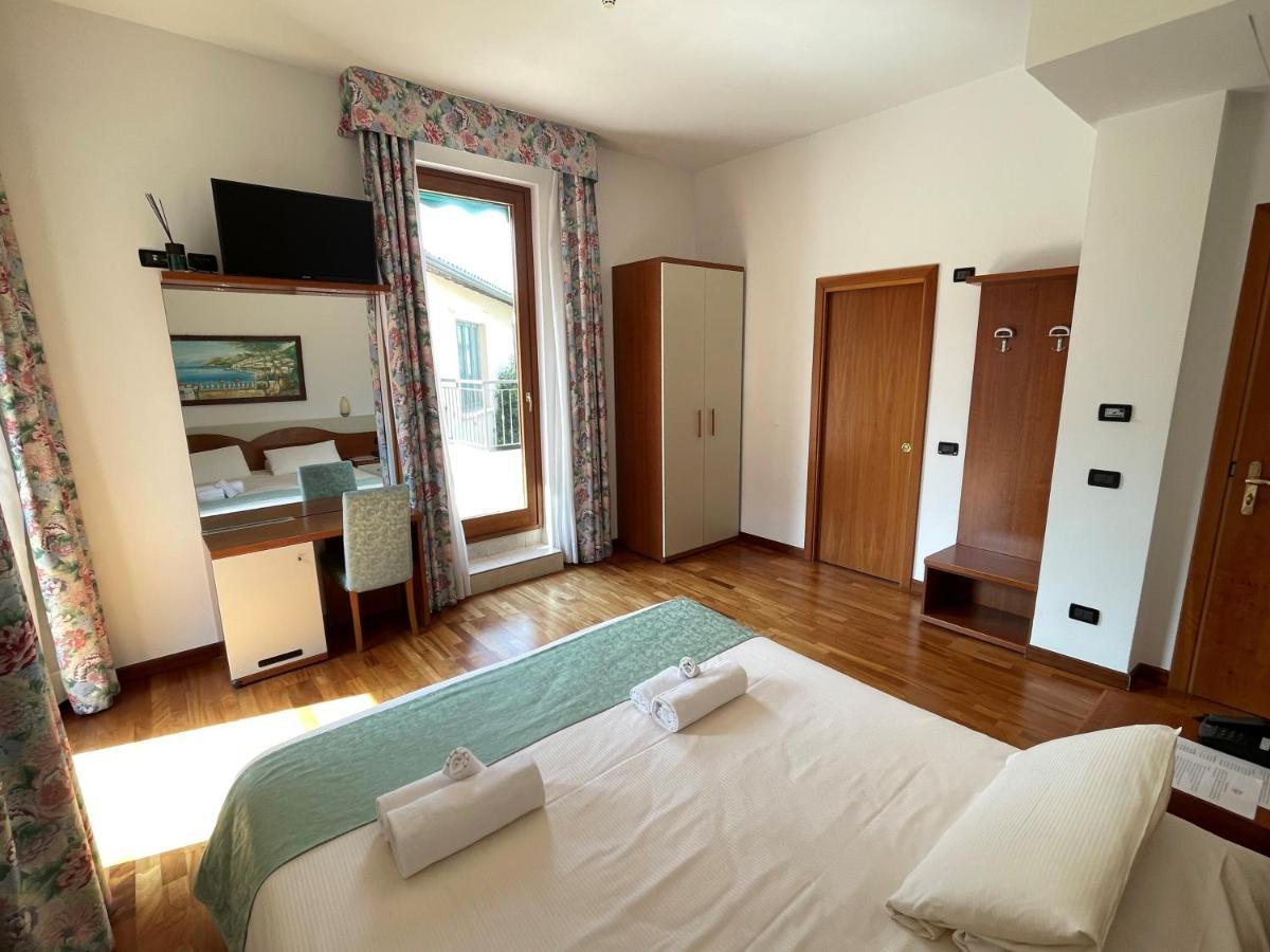 Hotel Meridiana Sirmione Bagian luar foto