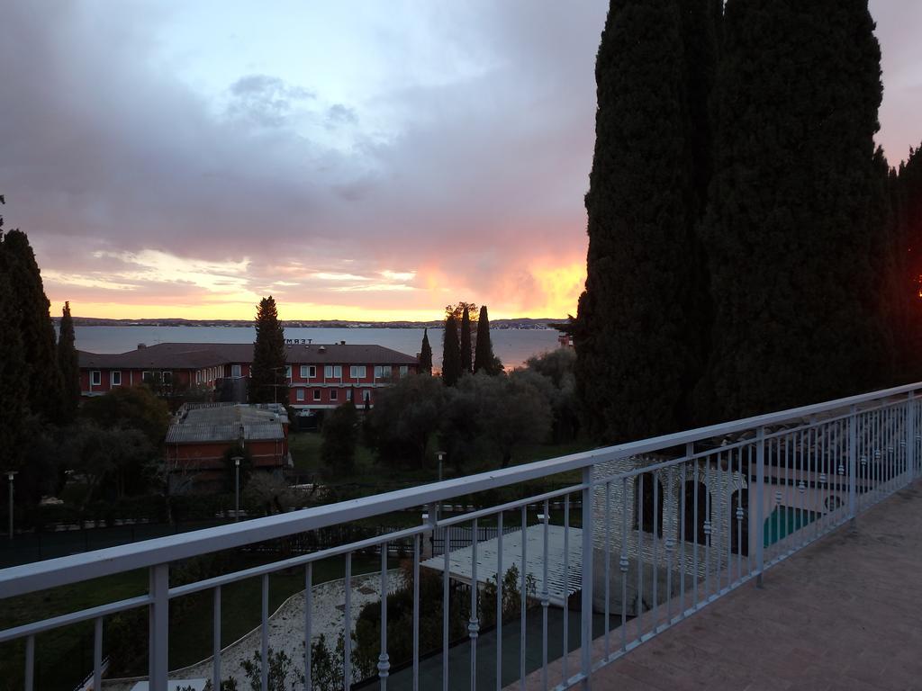 Hotel Meridiana Sirmione Bagian luar foto