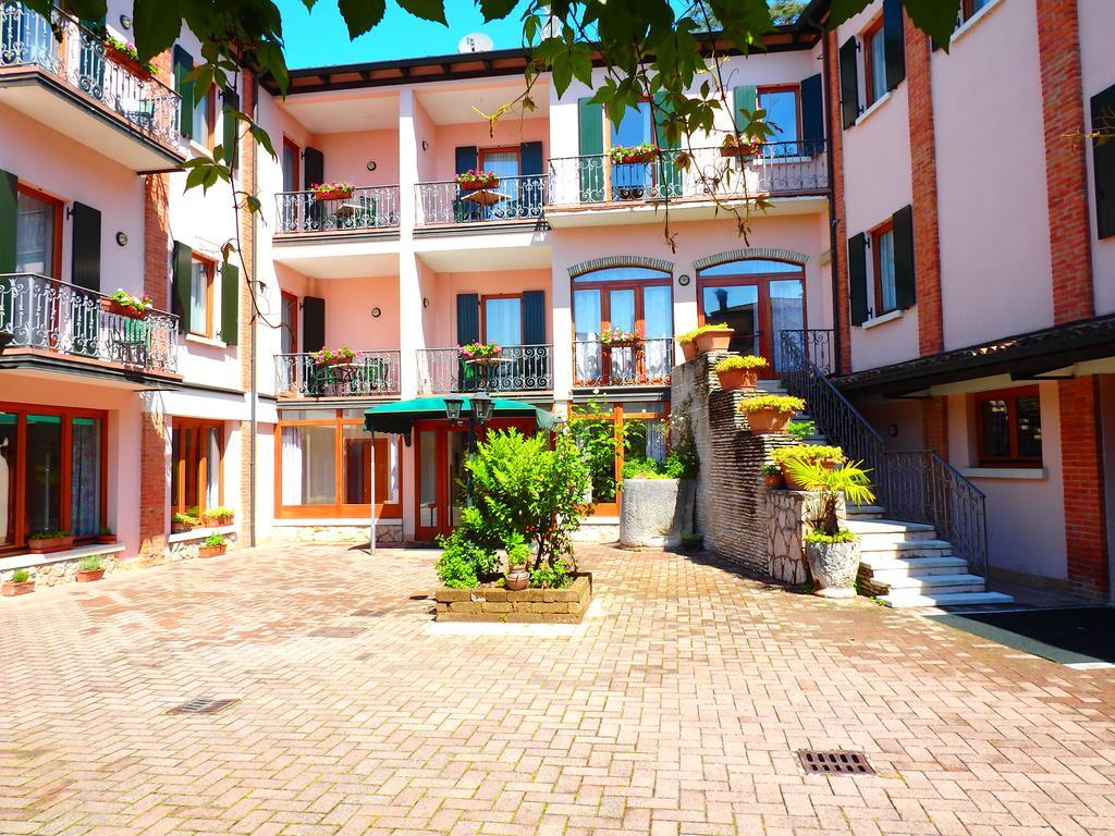 Hotel Meridiana Sirmione Bagian luar foto